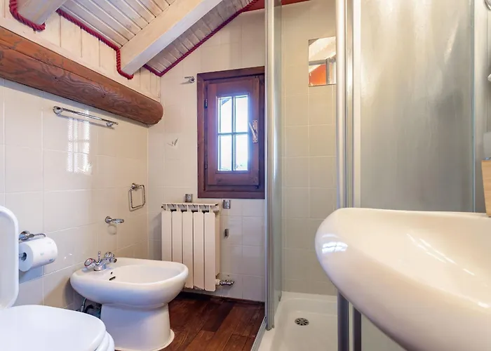 Sailor House Near Pianello Del Lario
